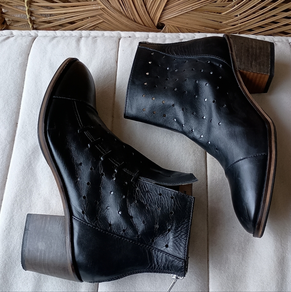 Journee Collection Black Cutout Ankle Booties_8